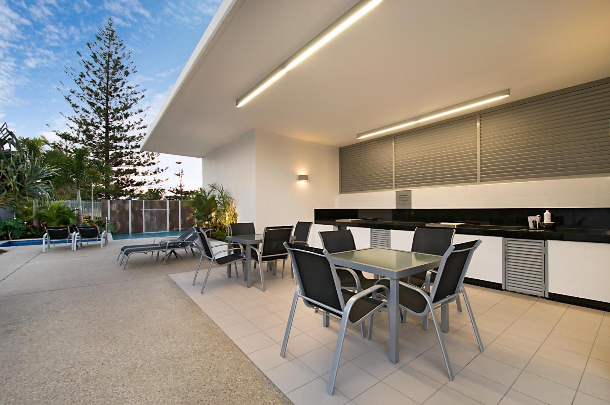 Ocean Pacific Resort - Official Broadbeach Bagian luar foto